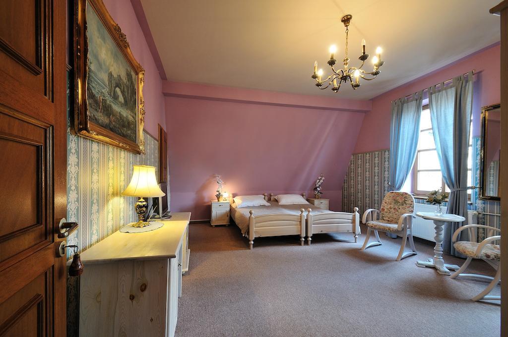 Dworek Pod Herbem Gądkowice Chambre photo
